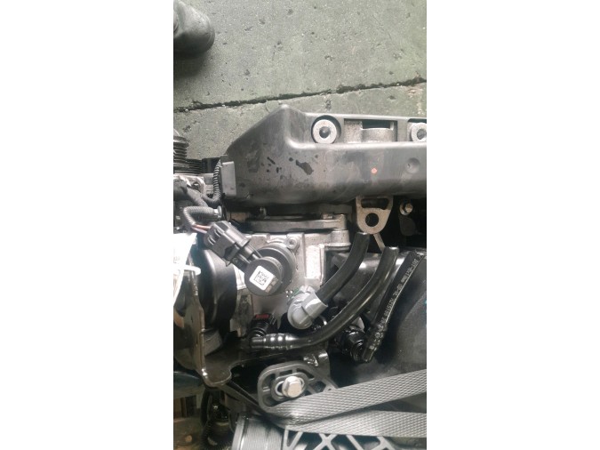 MOTOR CON ACCESORIOS SIN CAJA DE CAMBIOS DACIA SANDERO