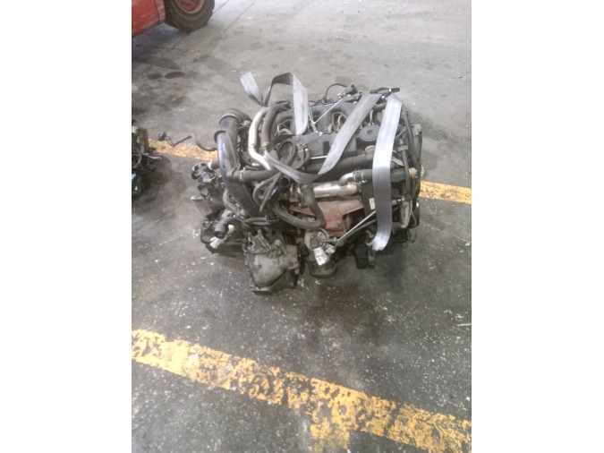 MOTOR CON ACCESORIOS Y CAJA DE CAMBIOS PEUGEOT 407