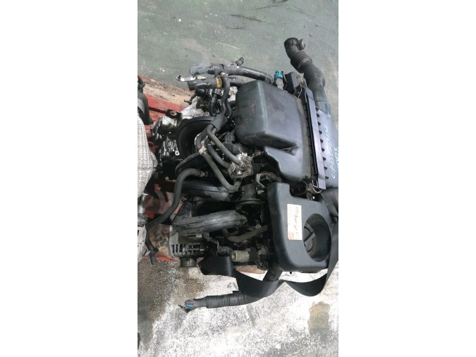 MOTOR CON ACCESORIOS SIN CAJA DE CAMBIOS TOYOTA YARIS 2003