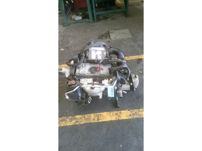 MOTOR CON ACCESORIOS Y CAJA DE CAMBIOS PEUGEOT 206 2004