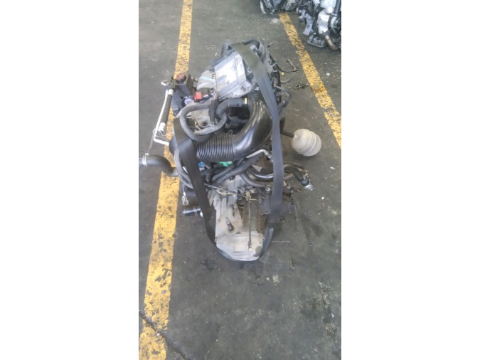 MOTOR CON ACCESORIOS Y CAJA DE CAMBIOS PEUGEOT 206 2004