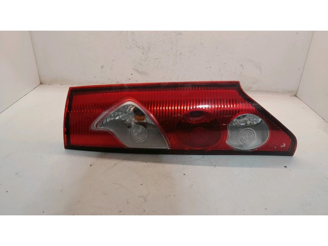 PILOTO TRASERO DERECHO RENAULT KANGOO 2010
