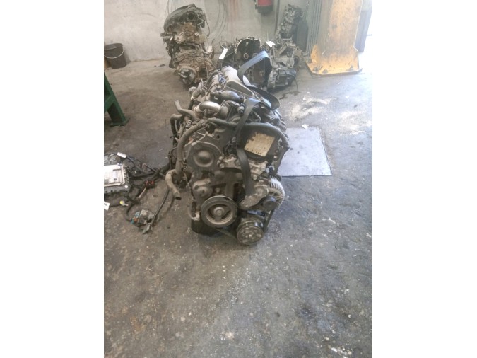 MOTOR CON ACCESORIOS SIN CAJA DE CAMBIOS PEUGEOT 207