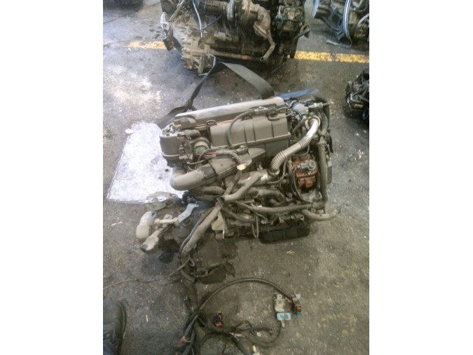 MOTOR CON ACCESORIOS SIN CAJA DE CAMBIOS PEUGEOT 207