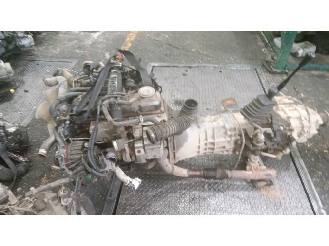 MOTOR CON ACCESORIOS Y CAJA DE CAMBIOS NISSAN PATROL 1997