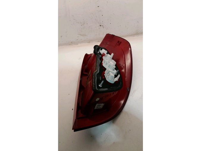 PILOTO TRASERO IZQUIERDO MERCEDES A 180 2010