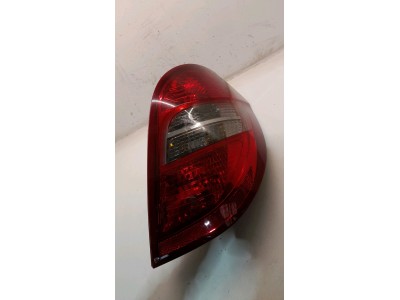PILOTO TRASERO DERECHO MERCEDES A 180 2010