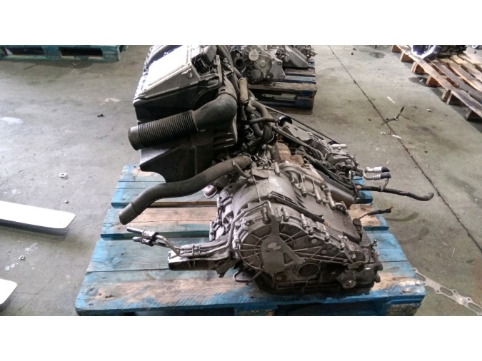 MOTOR CON ACCESORIOS Y CAJA DE CAMBIOS MERCEDES A 180