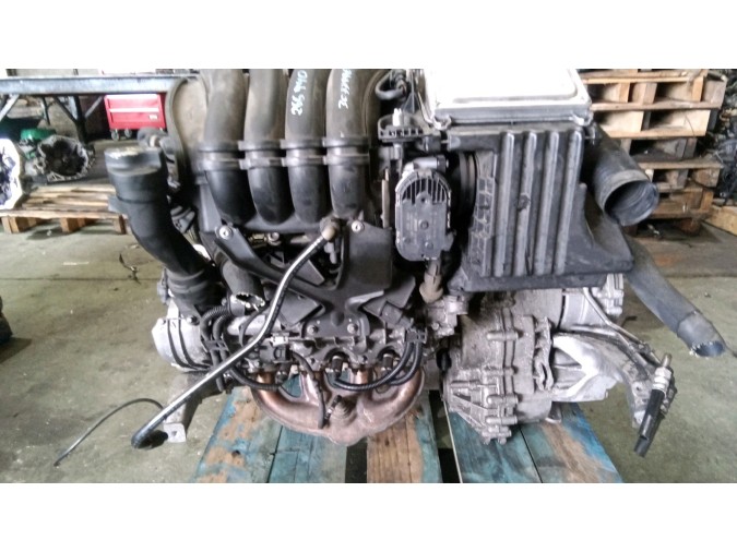 MOTOR CON ACCESORIOS Y CAJA DE CAMBIOS MERCEDES A 180