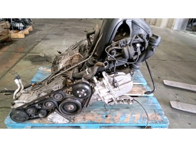 MOTOR CON ACCESORIOS Y CAJA DE CAMBIOS MERCEDES A 180