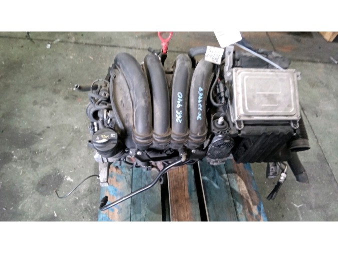 MOTOR CON ACCESORIOS Y CAJA DE CAMBIOS MERCEDES A 180