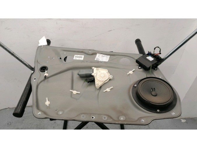 ELEVALUNAS DELANTERO IZQUIERDO MERCEDES A 180 2010