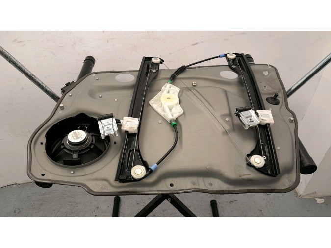 ELEVALUNAS DELANTERO IZQUIERDO MERCEDES A 180 2010