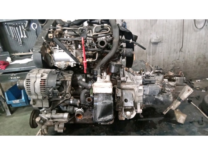 MOTOR CON ACCESORIOS SIN CAJA DE CAMBIOS SEAT IBIZA 1995
