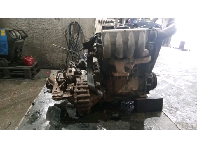 MOTOR CON ACCESORIOS SIN CAJA DE CAMBIOS SEAT IBIZA 1995