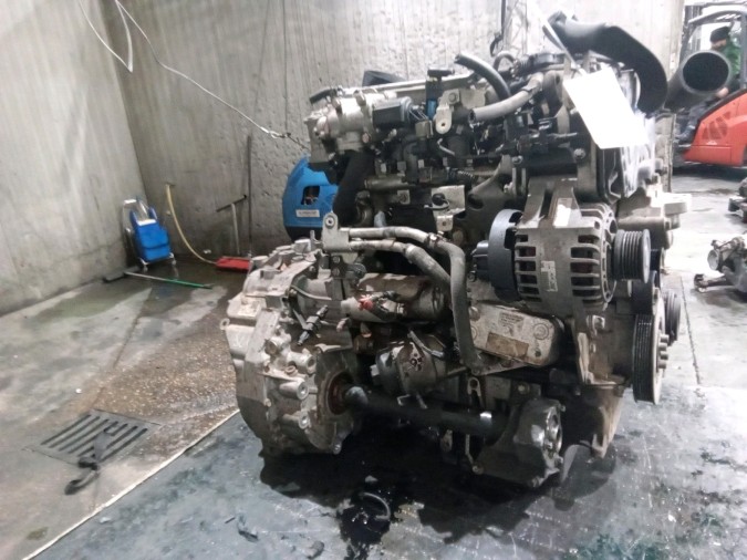 MOTOR CON ACCESORIOS Y CAJA DE CAMBIOS OPEL ZAFIRA