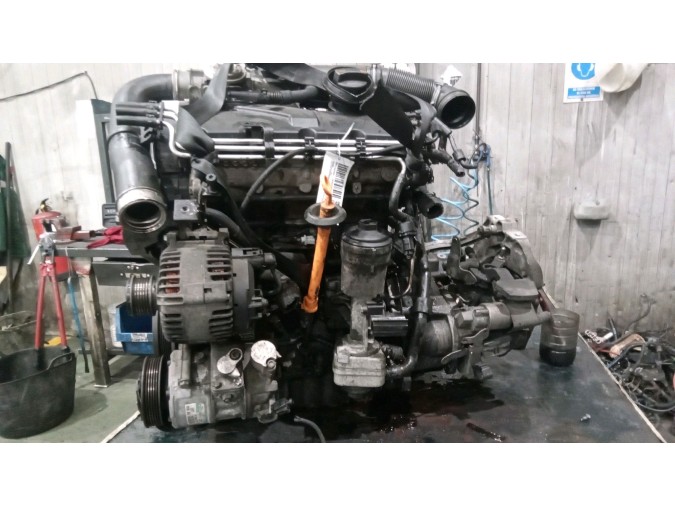 MOTOR CON ACCESORIOS Y CAJA DE CAMBIOS AUDI A3