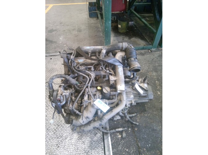 MOTOR CON ACCESORIOS SIN CAJA DE CAMBIOS PEUGEOT 406 1998