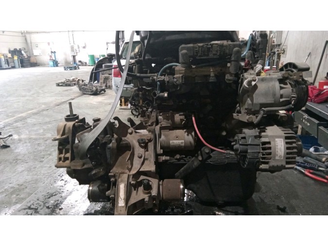 MOTOR CON ACCESORIOS Y CAJA DE CAMBIOS FIAT PUNTO 2003