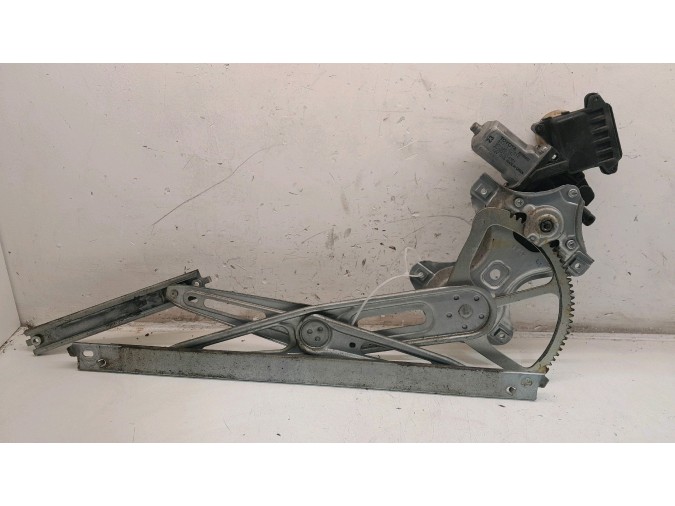 ELEVALUNAS DELANTERO DERECHO TOYOTA AURIS 2015
