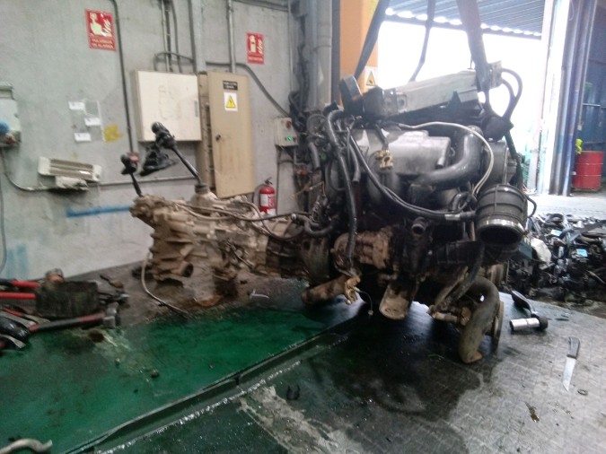 MOTOR CON ACCESORIOS Y CAJA DE CAMBIOS SUZUKI VITARA 1995