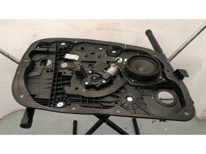 ELEVALUNAS DELANTERO IZQUIERDO HYUNDAI I30 2015
