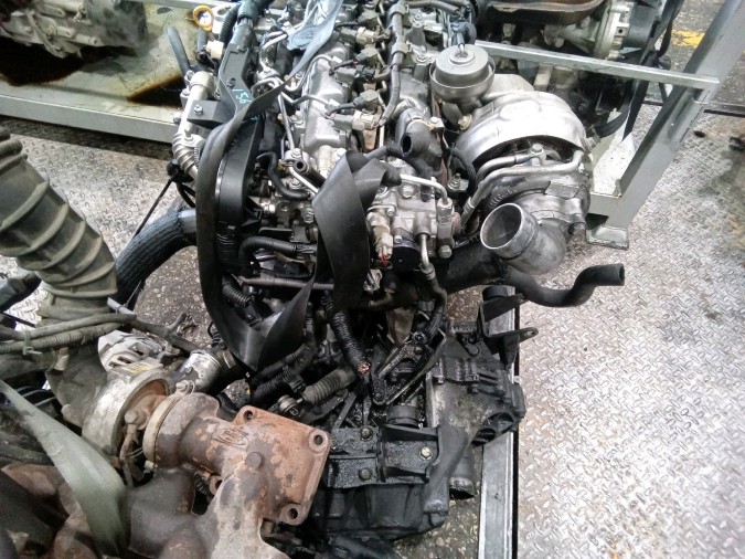 MOTOR CON ACCESORIOS Y CAJA DE CAMBIOS TOYOTA AVENSIS 2007