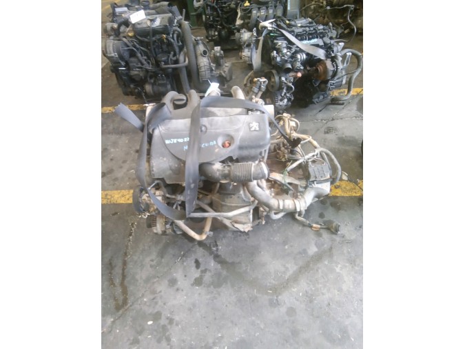 MOTOR CON ACCESORIOS Y CAJA DE CAMBIOS PEUGEOT PART CBPRO 1 9D 2000