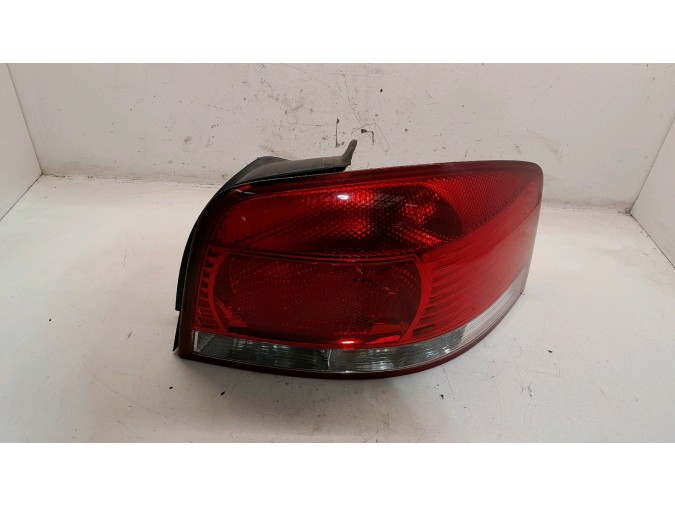PILOTO TRASERO DERECHO AUDI A3 2003