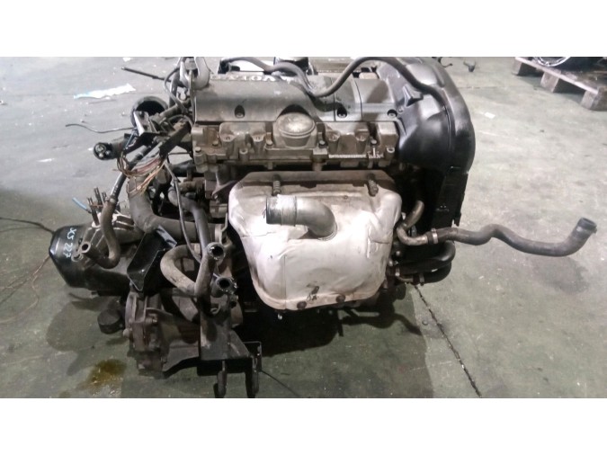 MOTOR CON ACCESORIOS Y CAJA DE CAMBIOS VOLVO V40 2000
