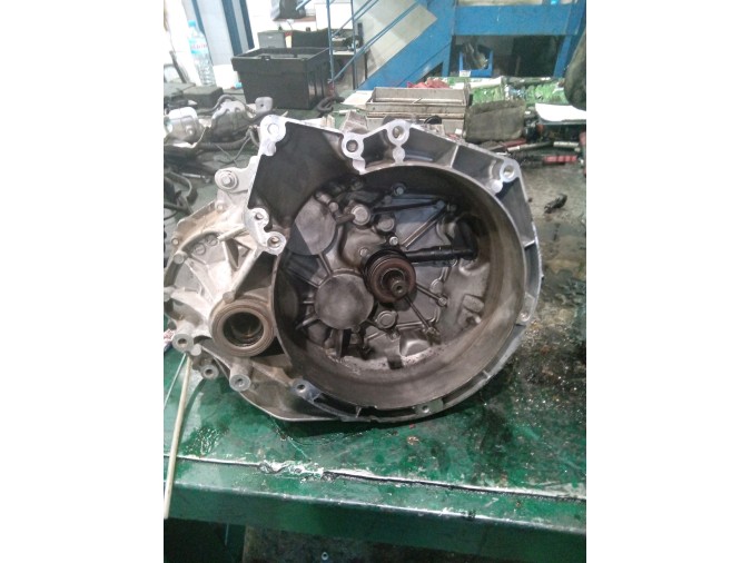 MOTOR CON ACCESORIOS SIN CAJA DE CAMBIOS FORD FOCUS 2011