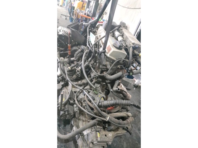 MOTOR CON ACCESORIOS Y CAJA DE CAMBIOS VOLKSWAGEN VENTO