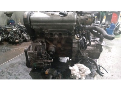 MOTOR CON ACCESORIOS Y CAJA DE CAMBIOS VOLKSWAGEN POLO 1997
