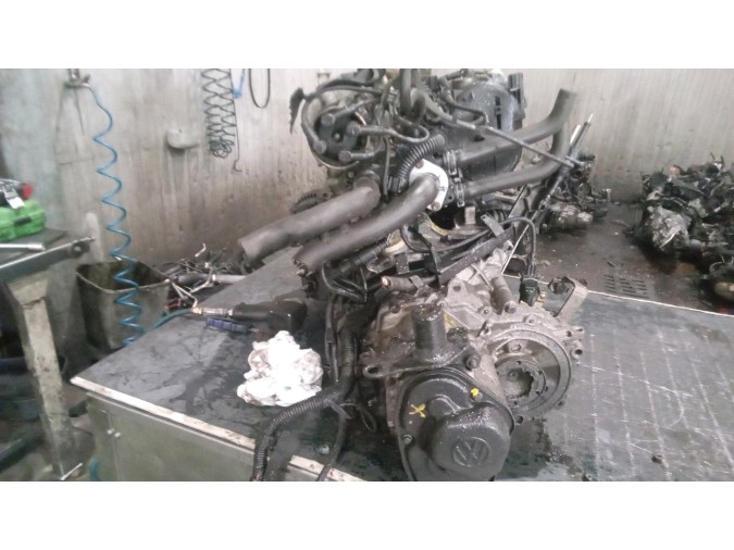 MOTOR CON ACCESORIOS Y CAJA DE CAMBIOS VOLKSWAGEN POLO 1997