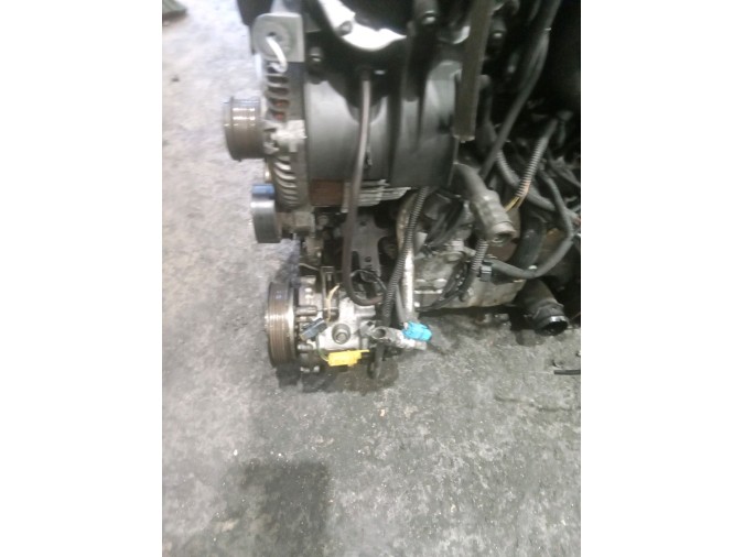 MOTOR CON ACCESORIOS Y CAJA DE CAMBIOS CITROEN C5 2004