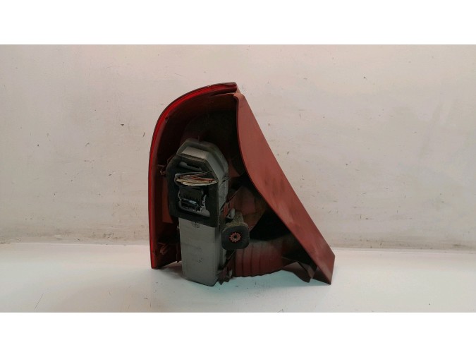 PILOTO TRASERO DERECHO RENAULT CLIO 2001