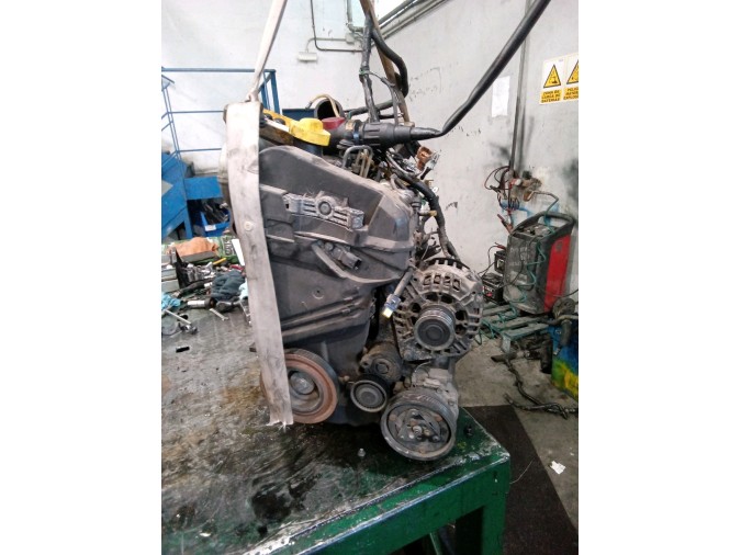MOTOR CON ACCESORIOS SIN CAJA DE CAMBIOS RENAULT CLIO