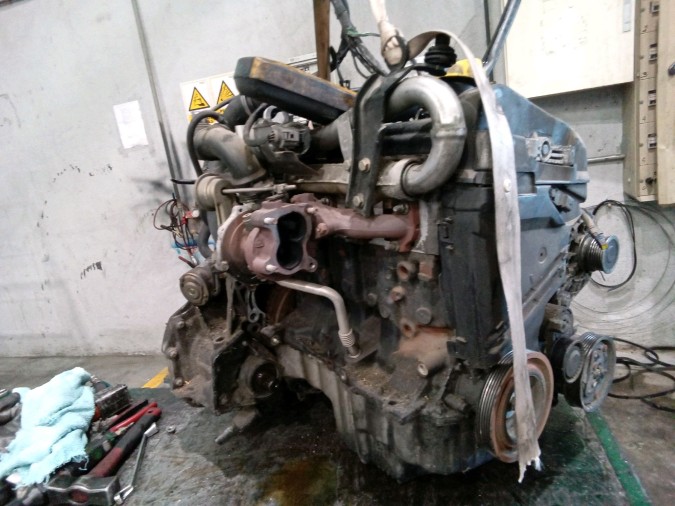 MOTOR CON ACCESORIOS SIN CAJA DE CAMBIOS RENAULT CLIO
