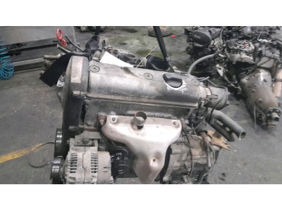 MOTOR CON ACCESORIOS Y CAJA DE CAMBIOS VOLKSWAGEN POLO 1996