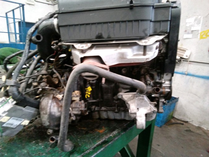 MOTOR CON ACCESORIOS Y CAJA DE CAMBIOS PEUGEOT 405