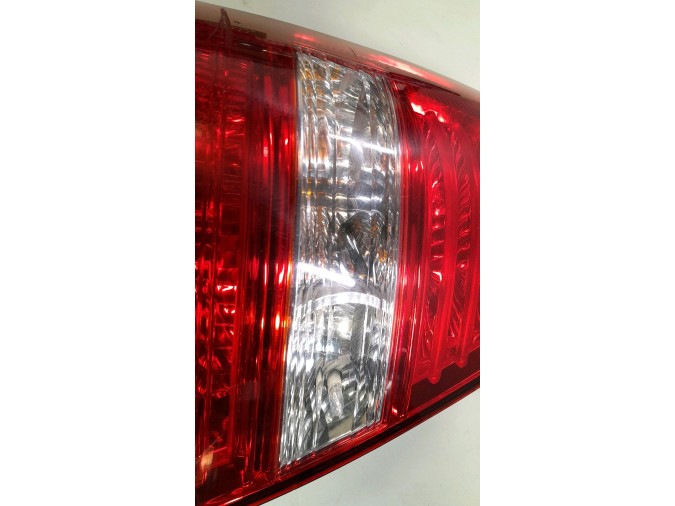 PILOTO TRASERO IZQUIERDO KIA SORENTO 2007