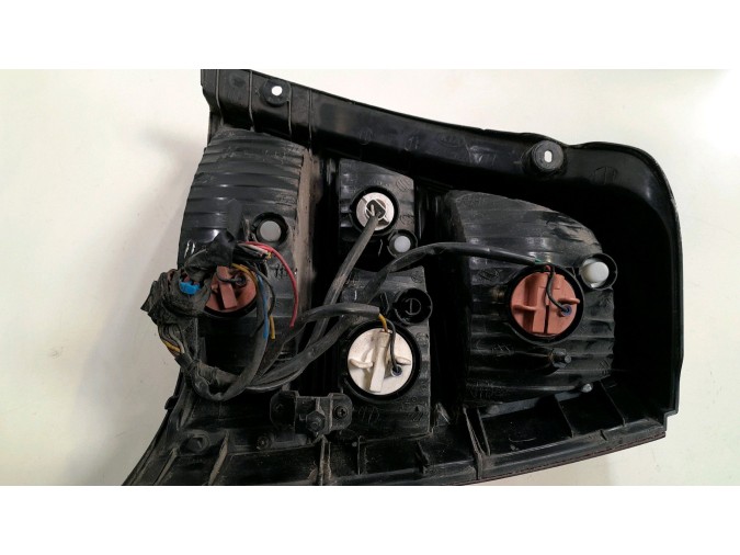 PILOTO TRASERO IZQUIERDO KIA SORENTO 2007