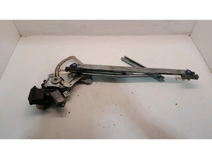 ELEVALUNAS DELANTERO DERECHO TOYOTA AURIS 2014