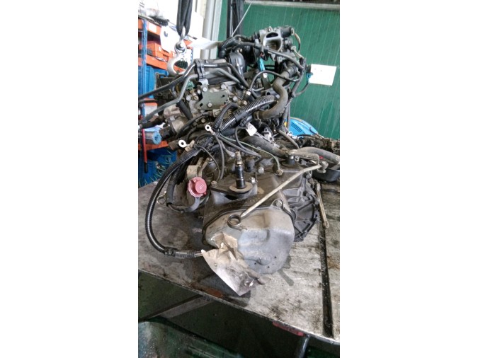 MOTOR CON ACCESORIOS Y CAJA DE CAMBIOS PEUGEOT 206 1998