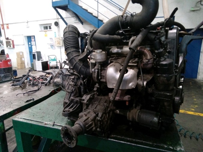 MOTOR CON ACCESORIOS Y CAJA DE CAMBIOS HYUNDAI SANTA FE
