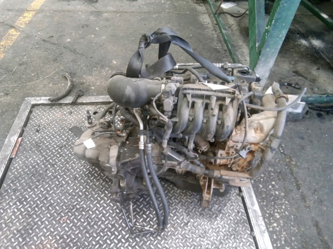 MOTOR CON ACCESORIOS Y CAJA DE CAMBIOS PEUGEOT 206 2001