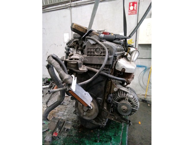 MOTOR CON ACCESORIOS Y CAJA DE CAMBIOS PEUGEOT 106