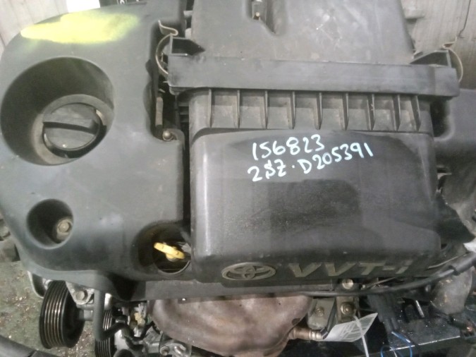 MOTOR CON ACCESORIOS Y CAJA DE CAMBIOS TOYOTA YARIS 2003