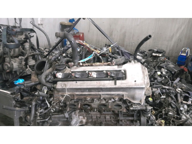 MOTOR CON ACCESORIOS Y CAJA DE CAMBIOS TOYOTA AVENSIS 2003