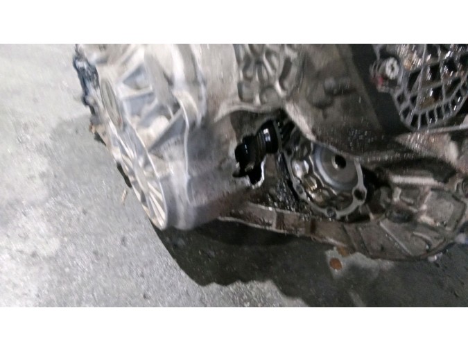 MOTOR CON ACCESORIOS Y CAJA DE CAMBIOS VOLKSWAGEN TOURAN